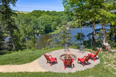 Charming Lakefront Cottage - photo 2