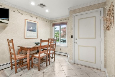 Bright and inviting townhouse offering a spacious layout that - photo 4