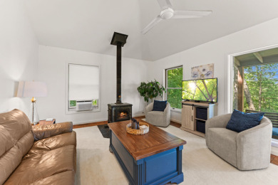 Charming Lakefront Cottage - photo 12