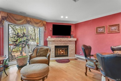 Bright and inviting townhouse offering a spacious layout that - photo 7