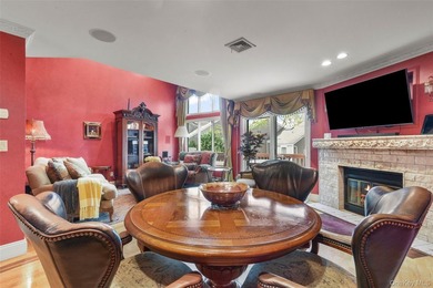 Bright and inviting townhouse offering a spacious layout that - photo 9
