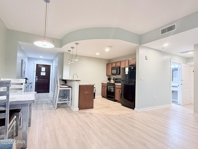 Here's your chance to own a 2 bed, 2 bath lockout condo at - photo 3