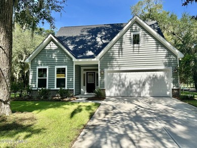 NEW PRICE $469,990 - MOVE-IN READY!! The 'Amelia' is a three - photo 1