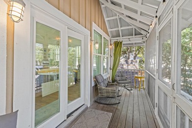 Charming Vintage Cottage & Carriage House in Historic Old - photo 3