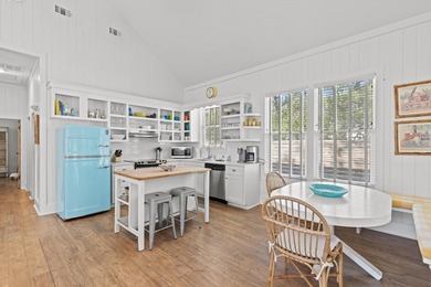 Charming Vintage Cottage & Carriage House in Historic Old - photo 7