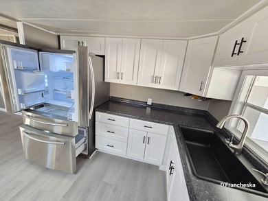 Motivated Seller! Bring offers! Stunning 2-Bed, 2-Bath Mobile - photo 8
