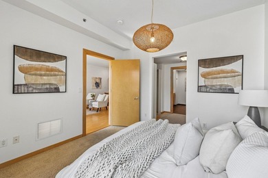 5th Avenue Lofts in the heart of the North Loop, where urban - photo 22