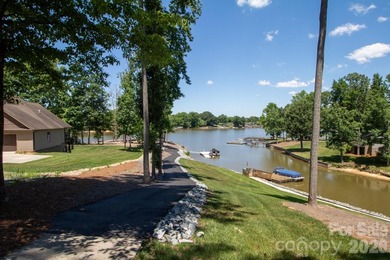 Gorgeous lake front home situated on 200 feet of shoreline - photo 2