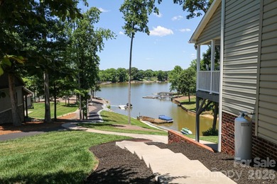 Gorgeous lake front home situated on 200 feet of shoreline - photo 7