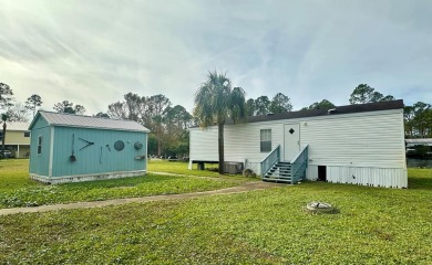 (private lake, pond, creek) Home For Sale in Suwannee Florida