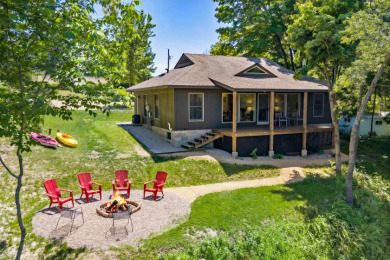 Charming Lakefront Cottage - photo 4