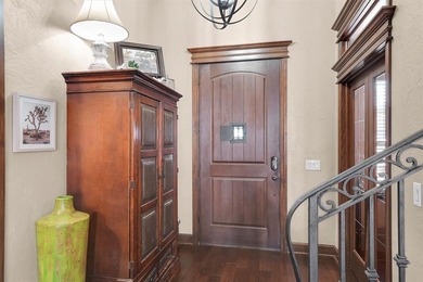 Georgeous home with lots of upgrades.4 bedrooms,3 1/2 Baths