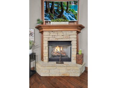 Georgeous home with lots of upgrades.4 bedrooms,3 1/2 Baths