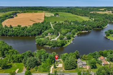 Charming Lakefront Cottage - photo 19