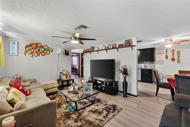 Welcome to this beautifully maintained 2-bedroom, 2-bathroom - photo 3
