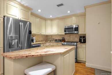 Welcome to this beautifully renovated Ashford model in the - photo 5