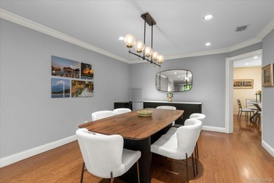 Welcome to this beautifully renovated Ashford model in the - photo 9