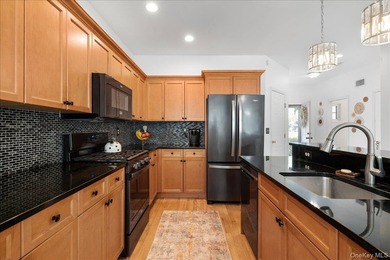 Welcome to this truly move-in ready 3-bedroom 2.5 bath Townhouse - photo 12