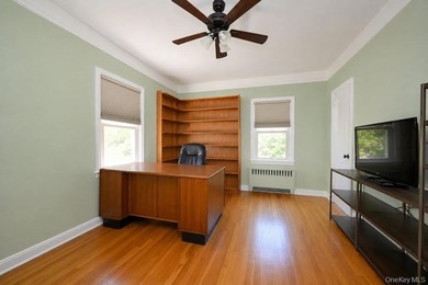This oversized Gross Morton Colonial sits on one of the - photo 14