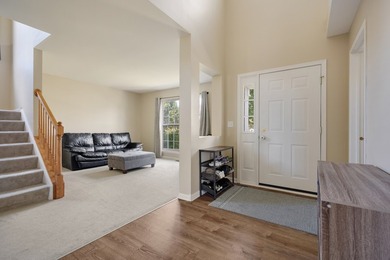 MOVE-IN READY HOME LOCATED IN A DESIRABLE NEIGHBORHOOD WITH MANY - photo 3