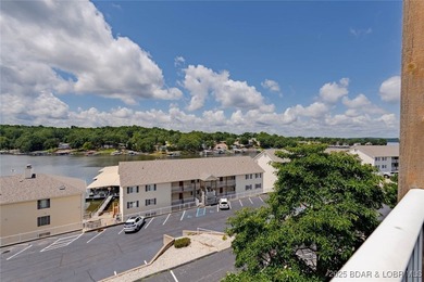 Welcome to this beautifully remodeled, walk-in end unit at The - photo 35