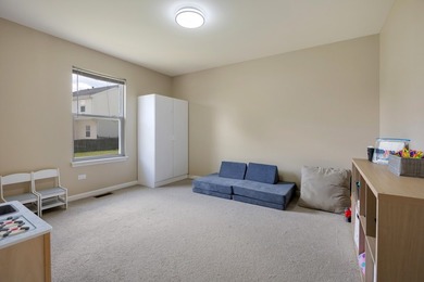 MOVE-IN READY HOME LOCATED IN A DESIRABLE NEIGHBORHOOD WITH MANY - photo 5