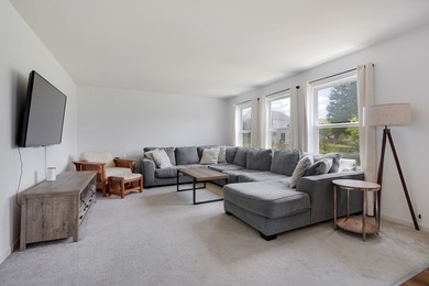 MOVE-IN READY HOME LOCATED IN A DESIRABLE NEIGHBORHOOD WITH MANY - photo 10