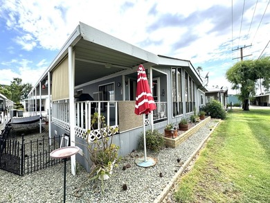 Welcome Home in THE LAKES AT HEMET WEST 55 plus This 2bed 2 bath - photo 3
