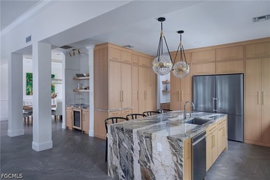 Fully renovated lakefront estate in the prestigious gated - photo 11