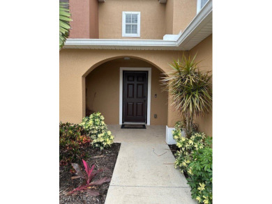 (private lake, pond, creek) Townhome/Townhouse For Sale in North Fort Myers Florida