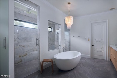 Fully renovated lakefront estate in the prestigious gated - photo 23