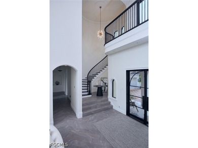 Fully renovated lakefront estate in the prestigious gated - photo 25