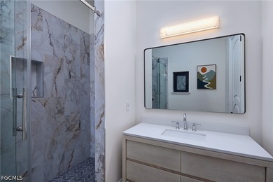 Fully renovated lakefront estate in the prestigious gated - photo 36