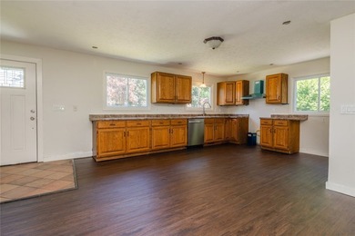 Welcome home to this beautifully maintained 3-bedroom, 1.5-bath - photo 3