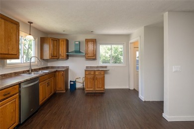 Welcome home to this beautifully maintained 3-bedroom, 1.5-bath - photo 4