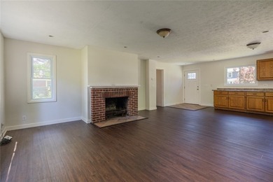 Welcome home to this beautifully maintained 3-bedroom, 1.5-bath - photo 6