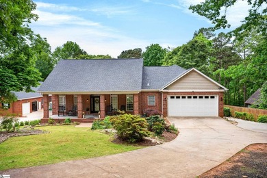 Welcome to an exceptional Lake Hartwell retreat, where refined - photo 1