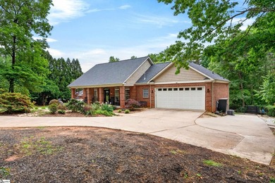 Welcome to an exceptional Lake Hartwell retreat, where refined - photo 2