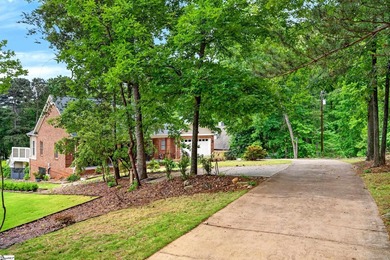 Welcome to an exceptional Lake Hartwell retreat, where refined - photo 3
