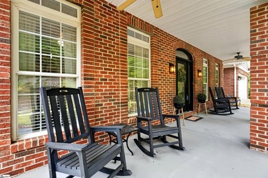 Welcome to an exceptional Lake Hartwell retreat, where refined - photo 4