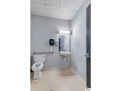 This is a one of a kind commercial opportunity in Ruston. I-20 - photo 20