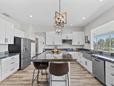 Waterfront Luxury with Panoramic Views! Experience elevated - photo 5