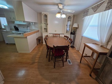 Welcome to this charming and well-maintained home offering - photo 22