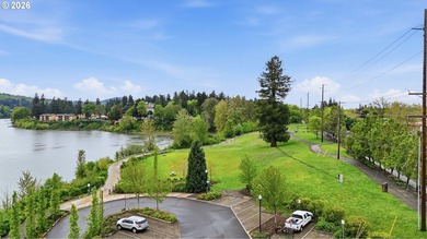 Historic Milwaukie Condo property sit on the Willamette River - photo 32