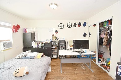 HARD TO FIND NEWER FULLY UPGRADED 3 UNITS EACH WITH 3 BEDROOMS - photo 42
