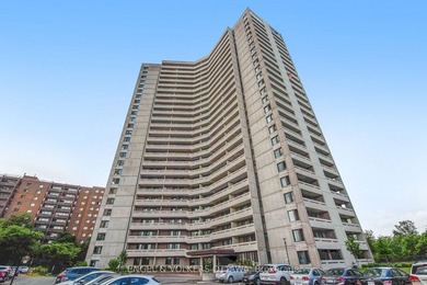 Welcome to this spacious and well-maintained 2-bedroom end-unit - photo 1