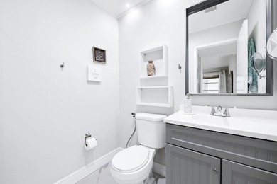Stunning fully remodeled 2BR/2BA Corner Villa in Kings Point! - photo 12