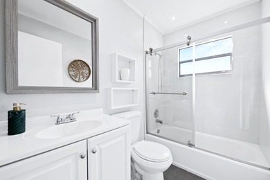 Stunning fully remodeled 2BR/2BA Corner Villa in Kings Point! - photo 14