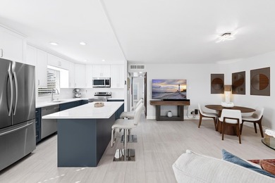 Stunning fully remodeled 2BR/2BA Corner Villa in Kings Point! - photo 19