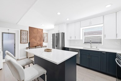 Stunning fully remodeled 2BR/2BA Corner Villa in Kings Point! - photo 23
